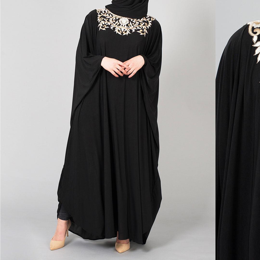Open vs Closed Abayas - A Stylish Face-Off