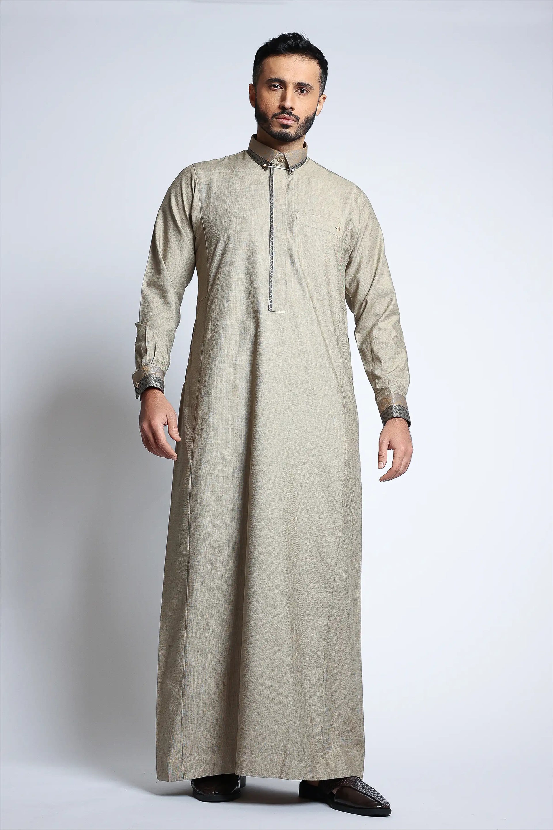 J136 C4 Blanc Thobe