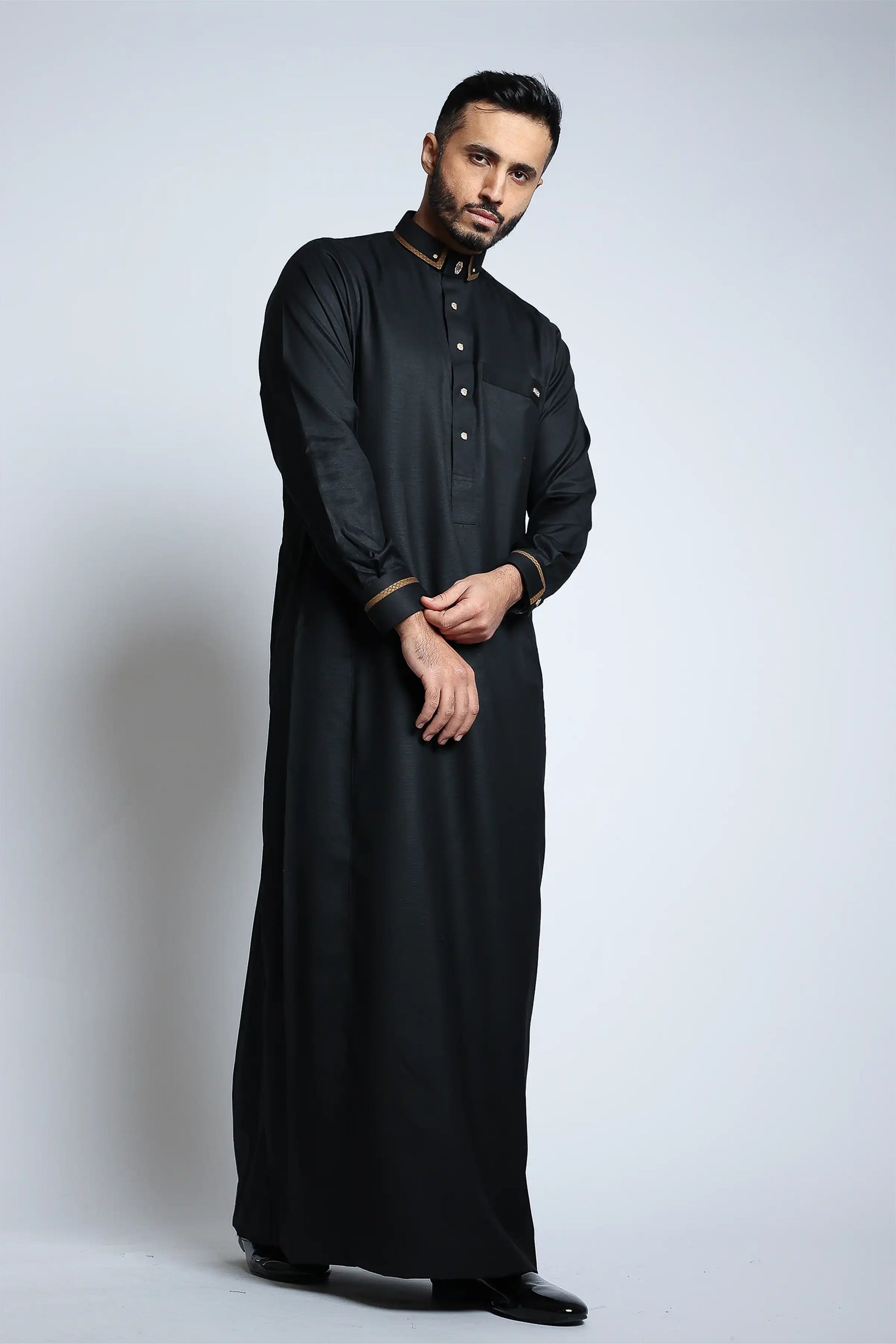 J137 Black/Gold Shirt Collar Thobe