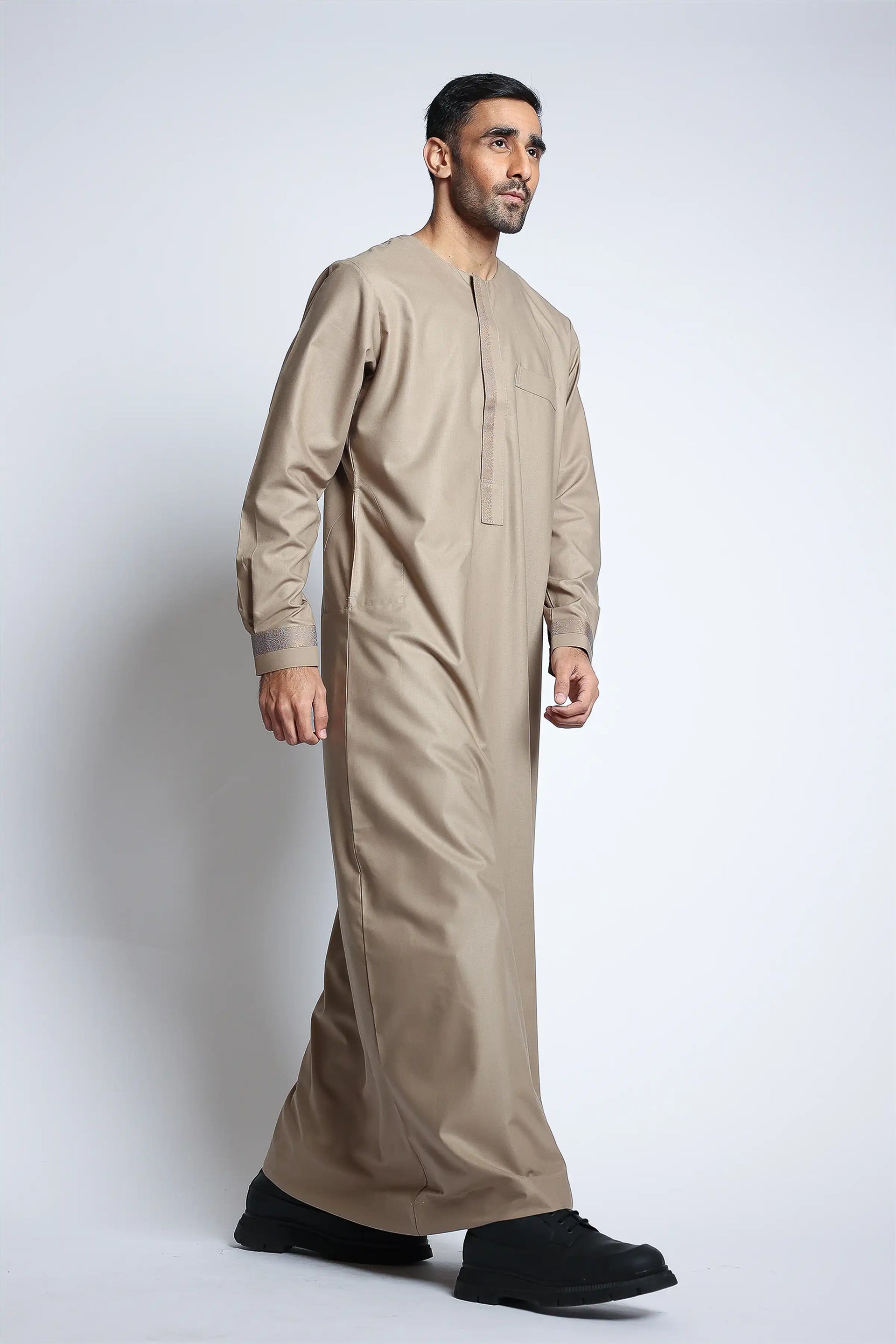 J149 Royal Beige Omani